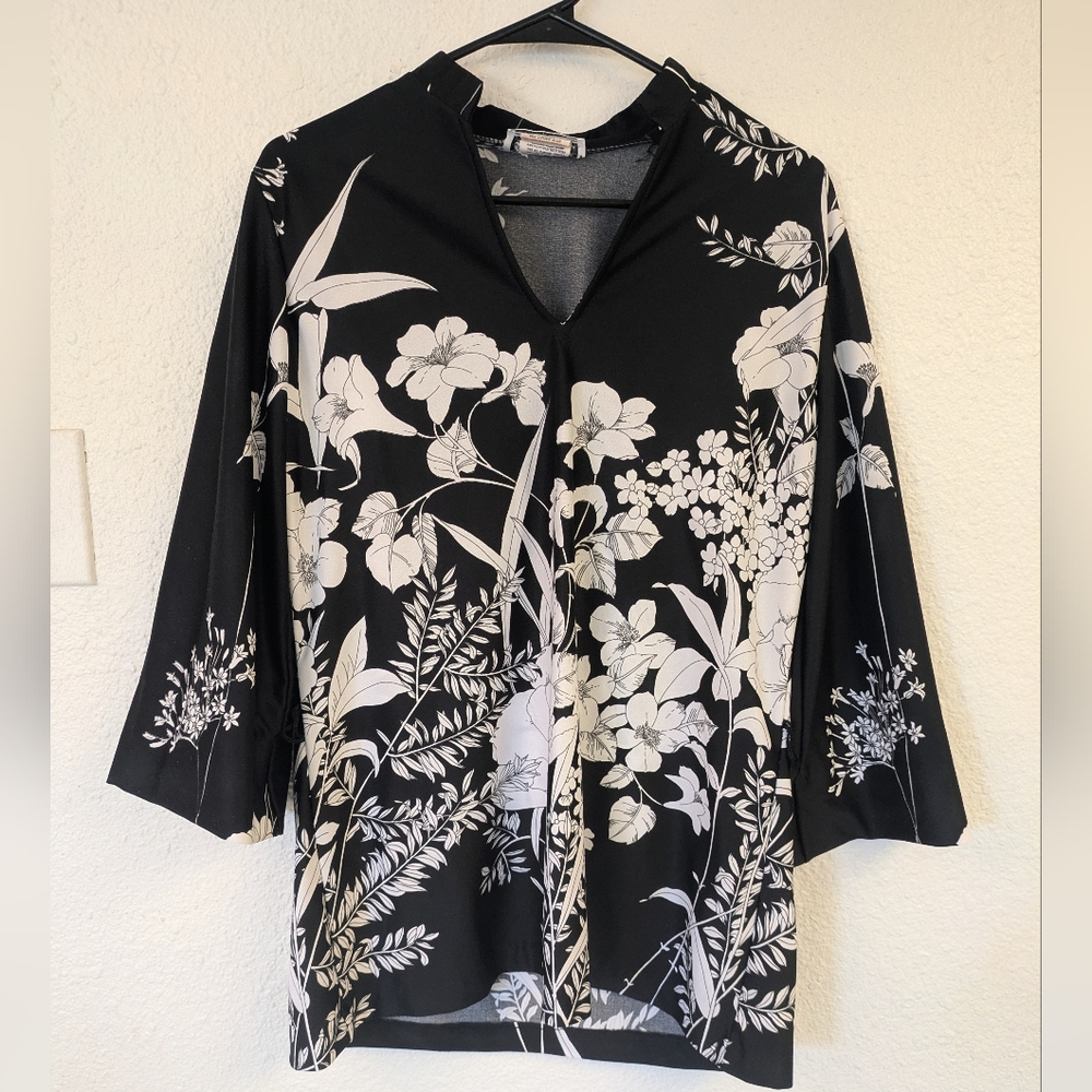 1970s Kimono Sleeve Floral Blouse